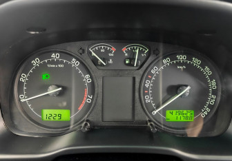 Подержанный автомобиль Skoda Octavia Liftback 2008 года (12 фото)