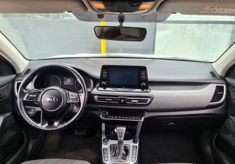 Подержанный автомобиль Kia Seltos 2020 года (12 фото)