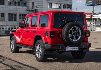 Подержанный автомобиль Jeep Wrangler 2018 года (10 фото)