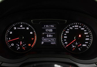 Подержанный автомобиль Audi Q3 2016 года (14 фото)