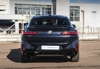 Подержанный автомобиль BMW X4 2022 года (6 фото)