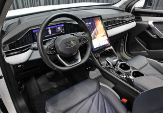 Подержанный автомобиль Geely Atlas 2024 года (16 фото)