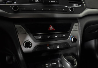 Подержанный автомобиль Hyundai Elantra Sedan 2018 года (14 фото)