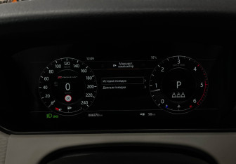 Подержанный автомобиль Land Rover Range Rover Velar 2019 года (11 фото)
