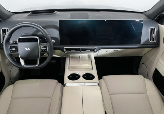 Подержанный автомобиль LiXiang L6 2024 года (12 фото)