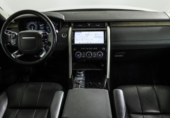 Подержанный автомобиль Land Rover Discovery 2018 года (12 фото)