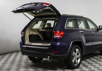 Подержанный автомобиль Jeep Grand Cherokee 2012 года (18 фото)