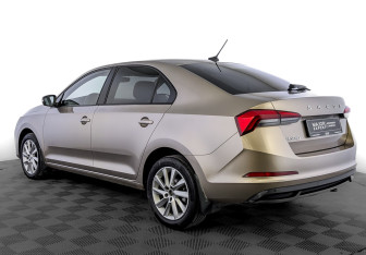 Подержанный автомобиль Skoda Rapid Liftback 2020 года (7 фото)