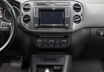 Подержанный автомобиль Volkswagen Tiguan 2016 года (15 фото)