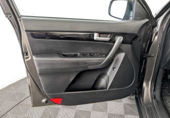 Подержанный автомобиль Kia Sorento 2017 года (19 фото)