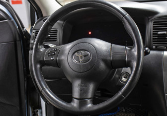 Подержанный автомобиль Toyota Corolla Sedan 2006 года (17 фото)