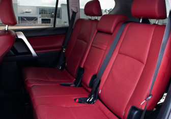 Подержанный автомобиль Toyota Land Cruiser Prado 2021 года (11 фото)