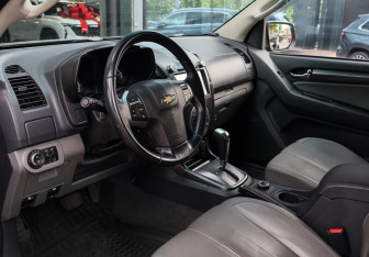 Подержанный автомобиль Chevrolet TrailBlazer 2013 года (12 фото)