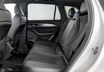 Подержанный автомобиль Geely Monjaro 2024 года (12 фото)