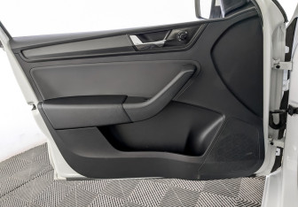 Подержанный автомобиль Skoda Rapid Liftback 2021 года (19 фото)