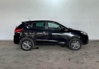 Подержанный автомобиль Hyundai ix35 2014 года (8 фото)