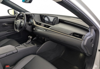 Подержанный автомобиль Lexus ES 2021 года (11 фото)