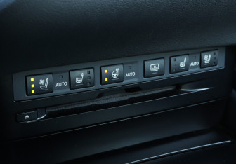 Подержанный автомобиль Lexus ES 2019 года (19 фото)