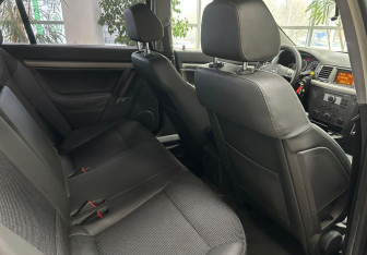 Подержанный автомобиль Opel Vectra Sedan 2006 года (11 фото)