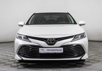 Подержанный автомобиль Toyota Camry Sedan 2018 года (2 фото)