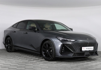 Подержанный автомобиль Changan UNI-V 2023 года (3 фото)