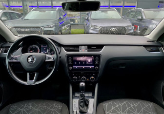 Подержанный автомобиль Skoda Octavia Liftback 2019 года (11 фото)