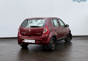 Подержанный автомобиль Renault Sandero 2011 года (5 фото)
