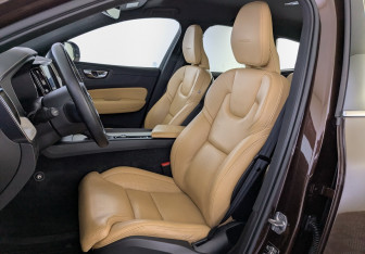 Подержанный автомобиль Volvo XC60 2018 года (23 фото)