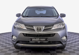 Подержанный автомобиль Toyota RAV4 2013 года (2 фото)