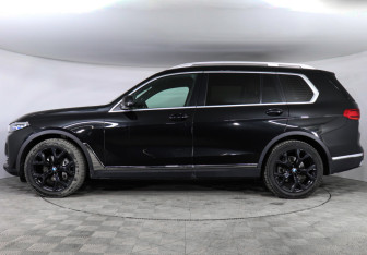 Подержанный автомобиль BMW X7 2019 года (5 фото)