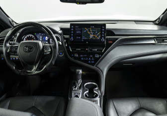 Подержанный автомобиль Toyota Camry Sedan 2021 года (12 фото)