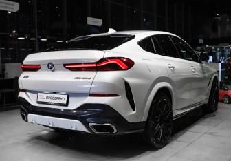 Подержанный автомобиль BMW X6 2020 года (4 фото)