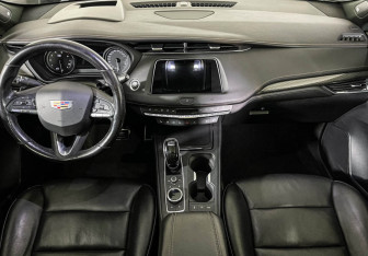Подержанный автомобиль Cadillac XT4 2020 года (12 фото)