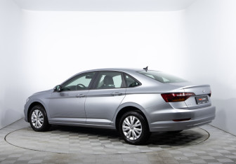 Подержанный автомобиль Volkswagen Jetta Sedan 2020 года (7 фото)