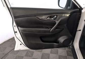 Подержанный автомобиль Nissan X-Trail 2022 года (19 фото)