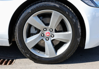 Подержанный автомобиль Jaguar XF Sedan 2018 года (27 фото)