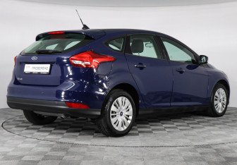 Подержанный автомобиль Ford Focus Hatchback 2017 года (5 фото)