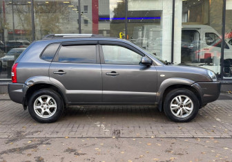 Подержанный автомобиль Hyundai Tucson 2008 года (4 фото)