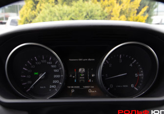 Подержанный автомобиль Land Rover Range Rover Sport 2014 года (9 фото)