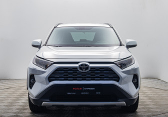 Подержанный автомобиль Toyota RAV4 2020 года (8 фото)