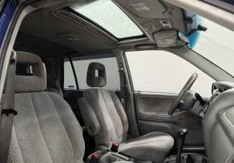 Подержанный автомобиль Suzuki Grand Vitara 2001 года (11 фото)