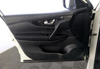 Подержанный автомобиль Nissan Qashqai 2016 года (17 фото)