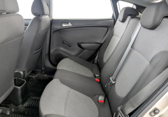 Подержанный автомобиль Hyundai Solaris Hatchback 2012 года (12 фото)