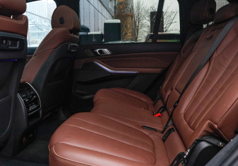 Подержанный автомобиль BMW X7 2021 года (14 фото)