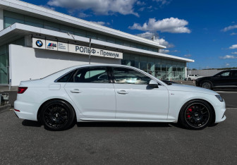 Подержанный автомобиль Audi A4 Sedan 2016 года (4 фото)