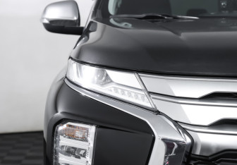 Подержанный автомобиль Mitsubishi Pajero Sport 2021 года (23 фото)