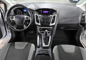 Подержанный автомобиль Ford Focus Sedan 2012 года (14 фото)