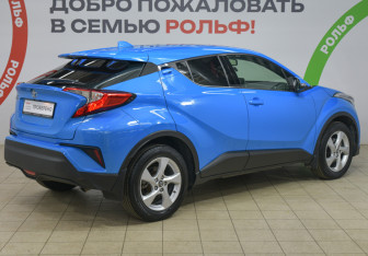 Подержанный автомобиль Toyota C-HR 2019 года (4 фото)