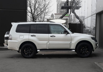 Подержанный автомобиль Mitsubishi Pajero 2020 года (4 фото)