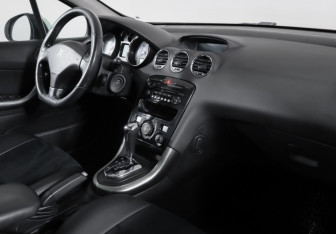 Подержанный автомобиль Peugeot 308 Hatchback 2012 года (9 фото)